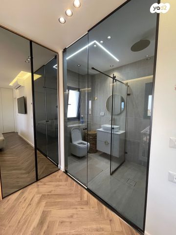 דירה, שיר השירים, גן יבנה מערב, גן יבנה