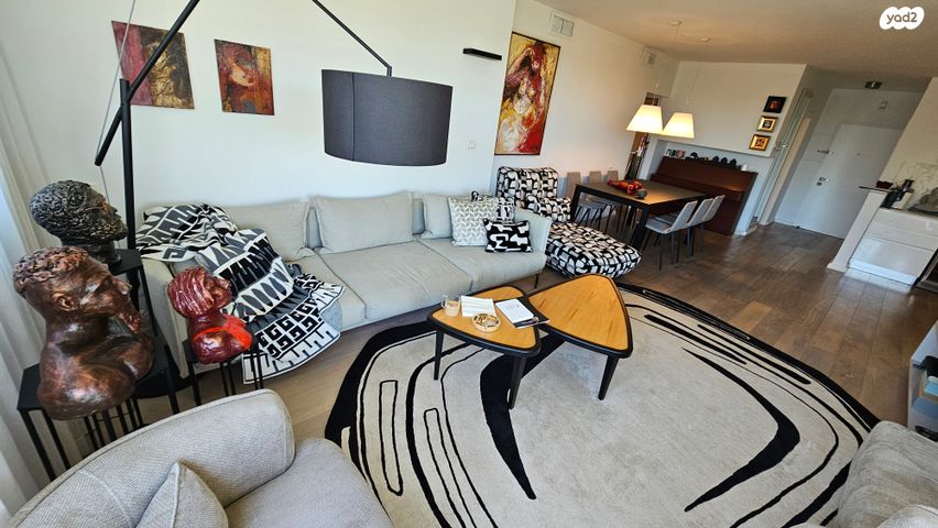 דירה, אלכסנדר סשה ארגוב, תל אביב יפו