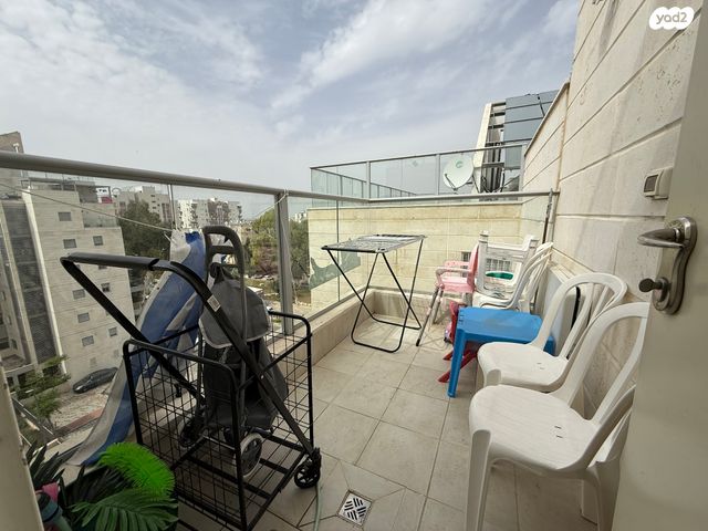 דירה, שמעון פרס, המחנה הצבאי, קרית מלאכי