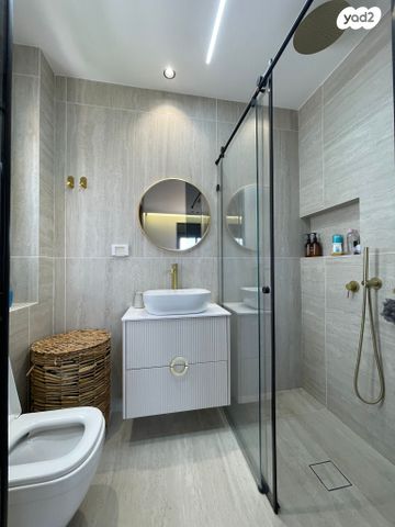 דירה, שיר השירים, גן יבנה מערב, גן יבנה