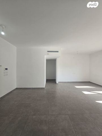 דירה, מור, אור ים, אור עקיבא