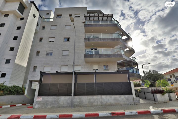 טריפלקס, דרך דון יצחק אברבנאל 9, רמת אפרים, נתניה