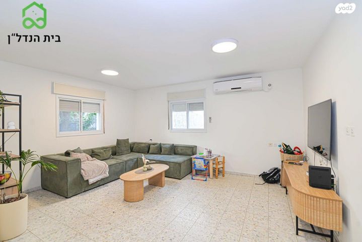 דו משפחתי, הגלעין 8, פרדס חנה כרכור