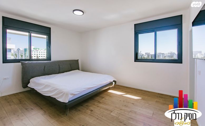 גג/ פנטהאוז, רבקה גובר, הרצליה