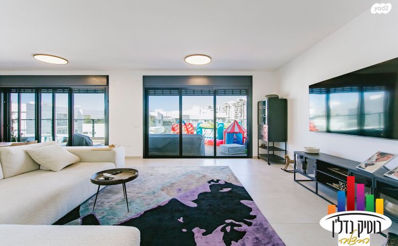 גג/ פנטהאוז, רבקה גובר, הרצליה