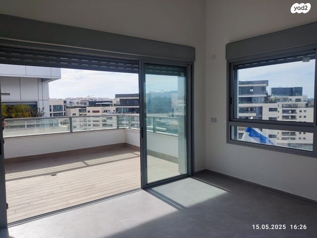 גג/ פנטהאוז, מרים ילן שטקליס, רעננה