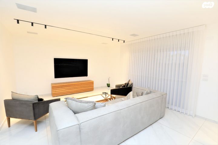 טריפלקס, דרך דון יצחק אברבנאל 9, רמת אפרים, נתניה