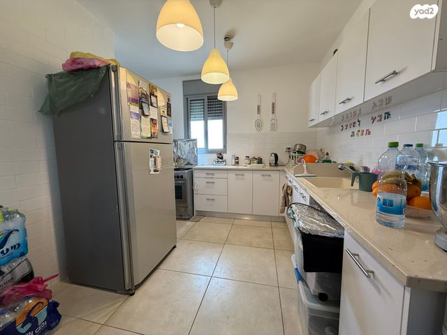 דירה, שמעון פרס, המחנה הצבאי, קרית מלאכי