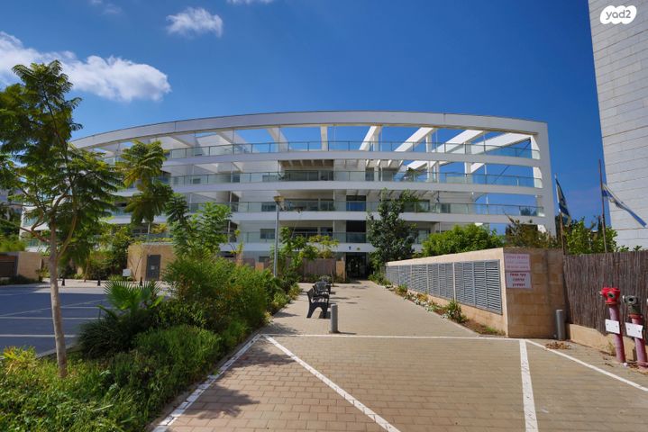 גג/ פנטהאוז, חנה רובינא, הרצליה