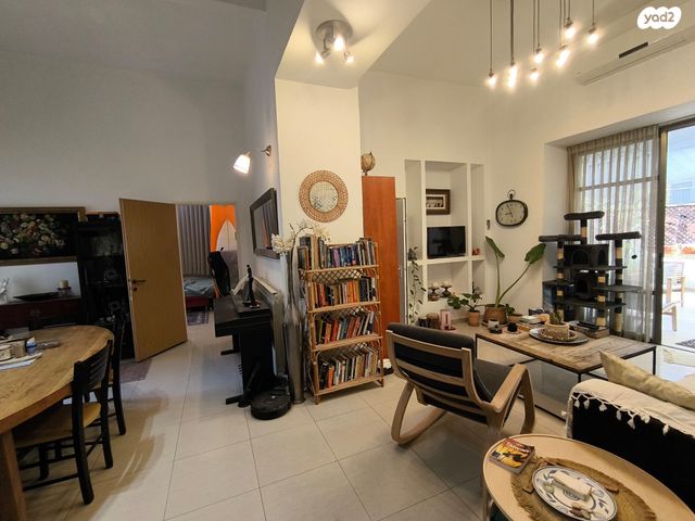 דירה, אבישי, המושבה היוונית, ירושלים