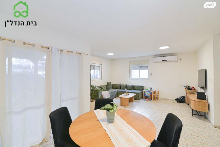 דו משפחתי, הגלעין 8, פרדס חנה כרכור