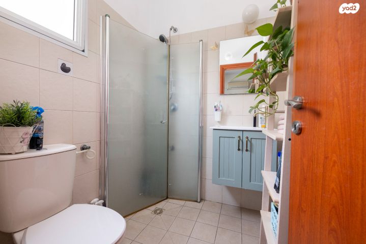 דירה, ה' באייר, שעריים, רחובות