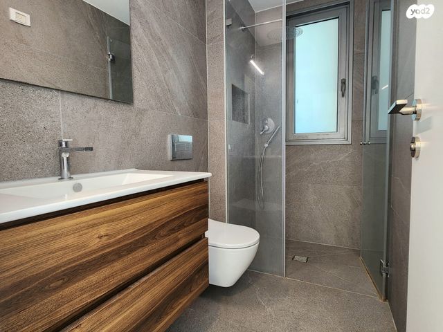 דירה, הרצליה