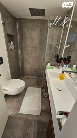 דירה, אלכסנדר סשה ארגוב, תל אביב יפו