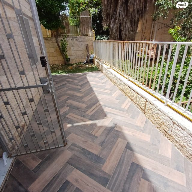 דירת גן, שמואל תמיר כצנלסון, פסגת זאב, ירושלים