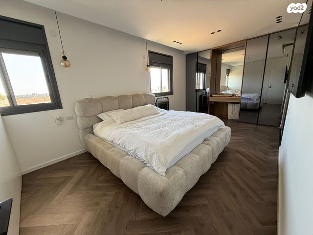 דירה, שיר השירים, גן יבנה מערב, גן יבנה