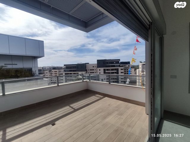 גג/ פנטהאוז, מרים ילן שטקליס, רעננה