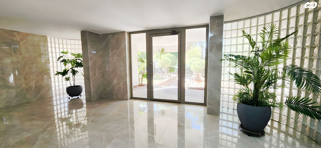 דירה, חיים לנדאו, בן גוריון, חולון