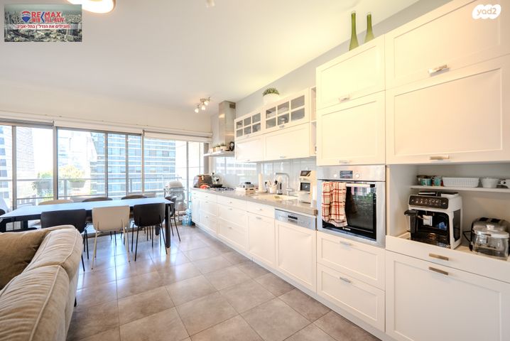 דירה, שדרות ההשכלה 17, ביצרון ורמת ישראל, תל אביב יפו