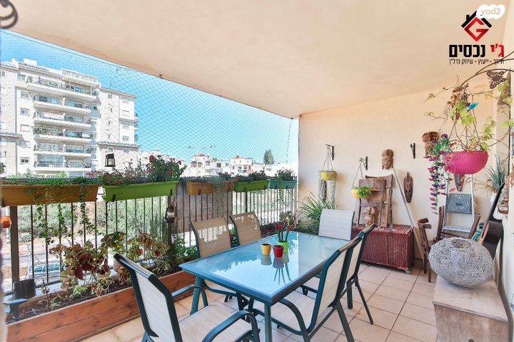 דירה, הדרים, חלומות זכרון, זכרון יעקב