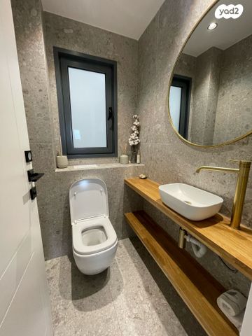 דירה, שיר השירים, גן יבנה מערב, גן יבנה