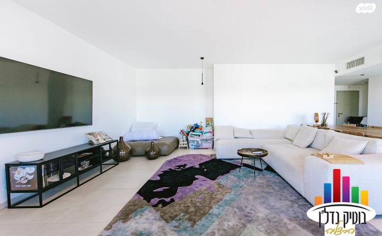 גג/ פנטהאוז, רבקה גובר, הרצליה