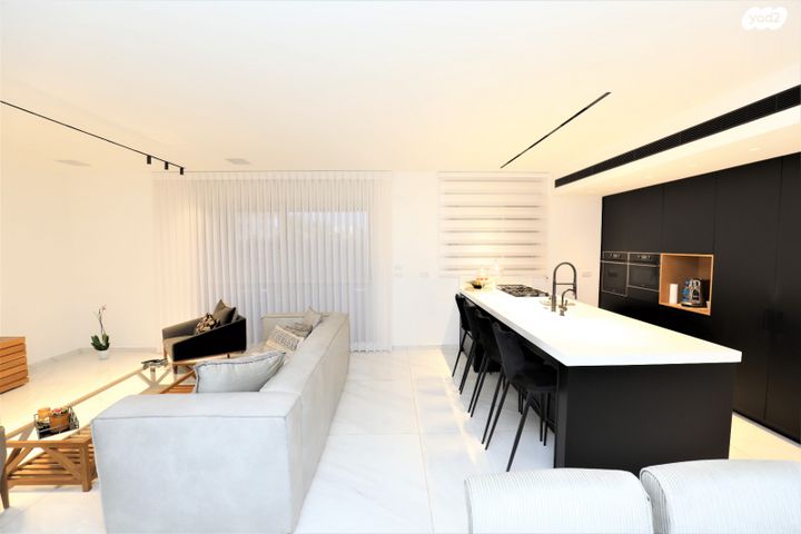 טריפלקס, דרך דון יצחק אברבנאל 9, רמת אפרים, נתניה