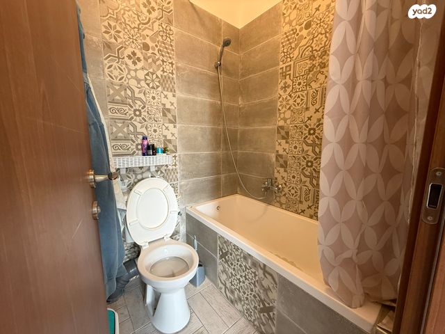 דירה, שמעון פרס, המחנה הצבאי, קרית מלאכי