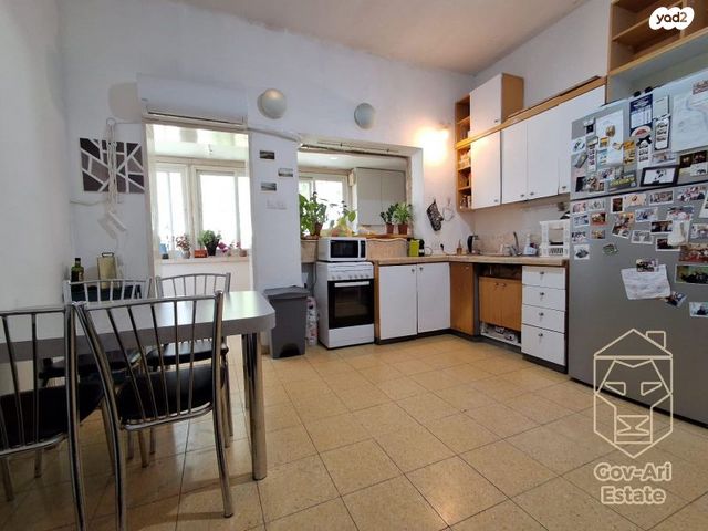 דירה, המדרגות, נחלאות, שערי חסד, ירושלים