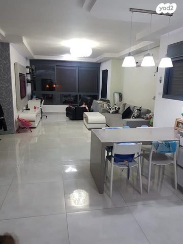 דירה, יוסף לוי, עיר, מרכז העיר, נהריה