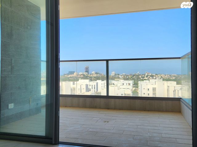 דירה, הרצליה