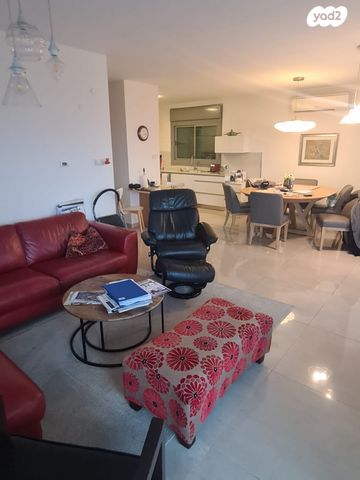 דירה, אברהם פררה, הולילנד, ירושלים