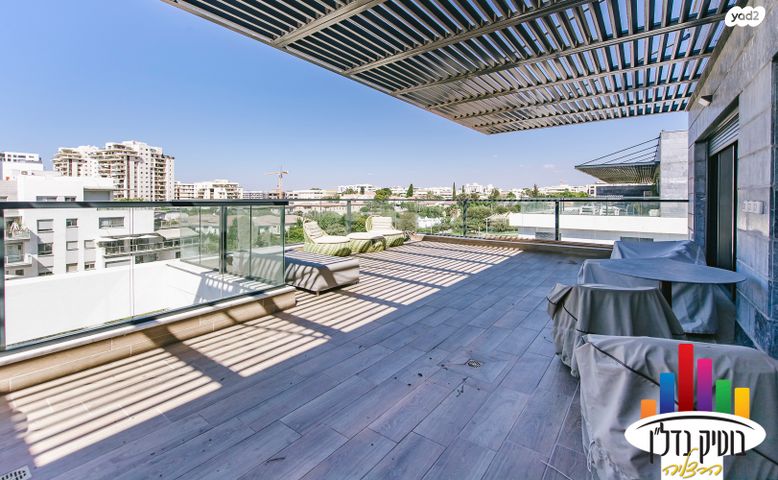 גג/ פנטהאוז, רבקה גובר, הרצליה