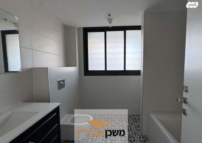 גג/ פנטהאוז, יער ביריה, לוד