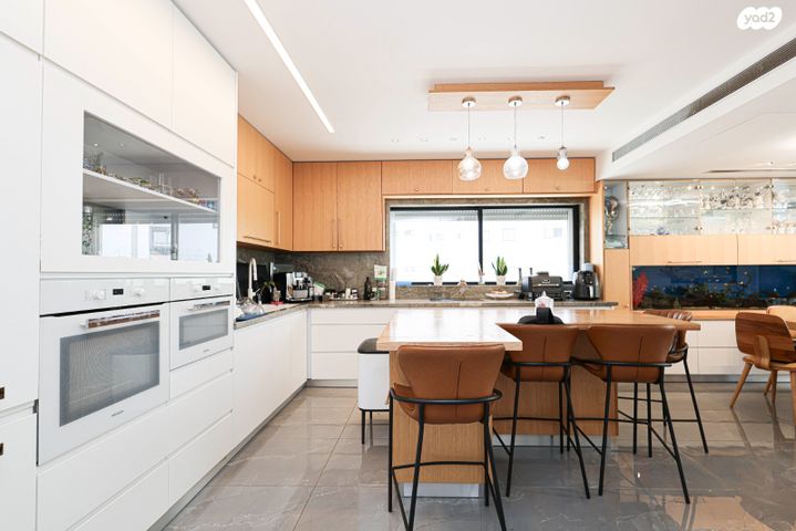 גג/ פנטהאוז, חנה רובינא, הרצליה