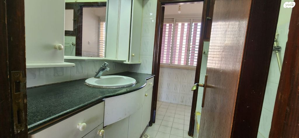 דירה, חיים לנדאו, בן גוריון, חולון