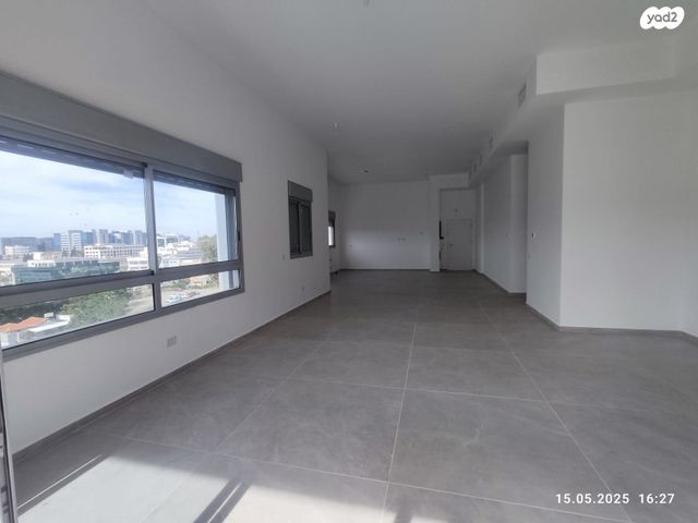 גג/ פנטהאוז, מרים ילן שטקליס, רעננה