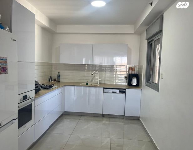 דירה, האיכרים 5, גני אזור, אזור