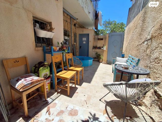 דירה, המדרגות, נחלאות, שערי חסד, ירושלים