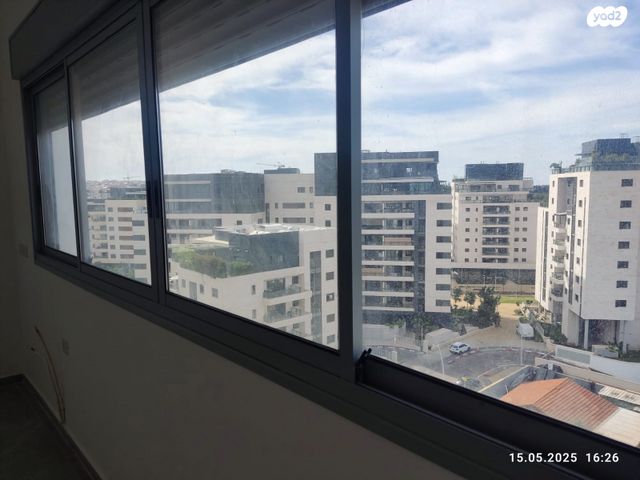 גג/ פנטהאוז, מרים ילן שטקליס, רעננה