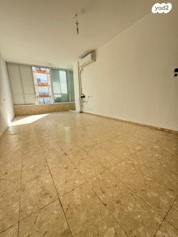 דירה, ההגנה 3, לב העיר, בת ים