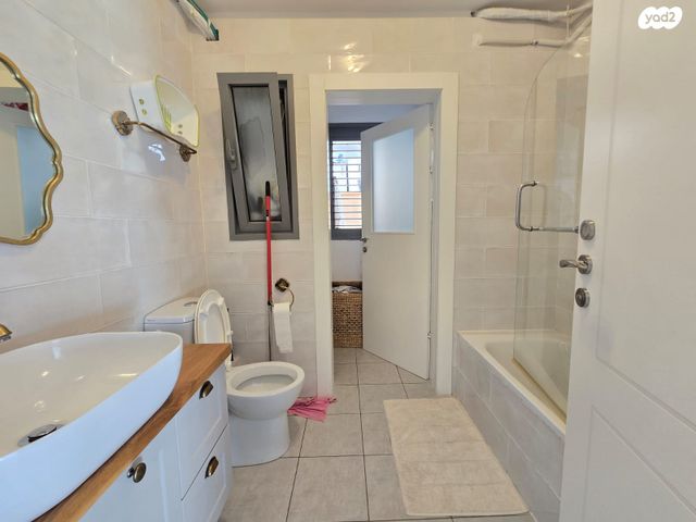 דירה, ז'בוטינסקי, יצחק שדה, אזור