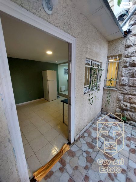 דירה, המדרגות, נחלאות, שערי חסד, ירושלים