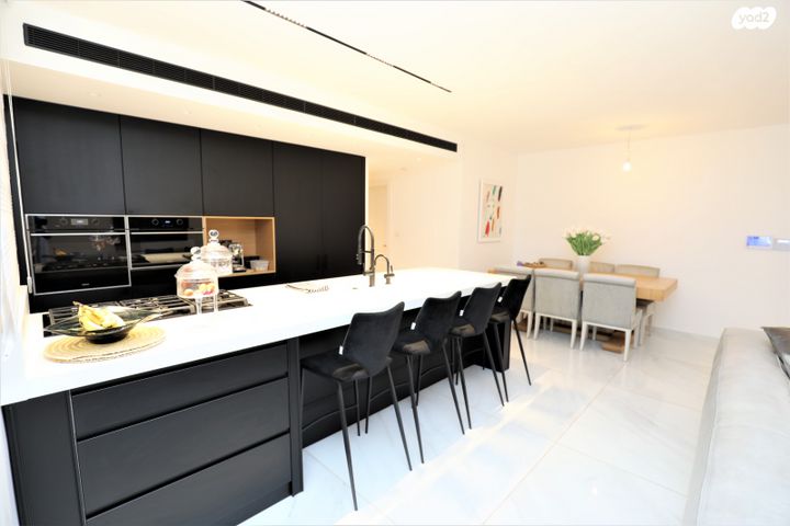 טריפלקס, דרך דון יצחק אברבנאל 9, רמת אפרים, נתניה