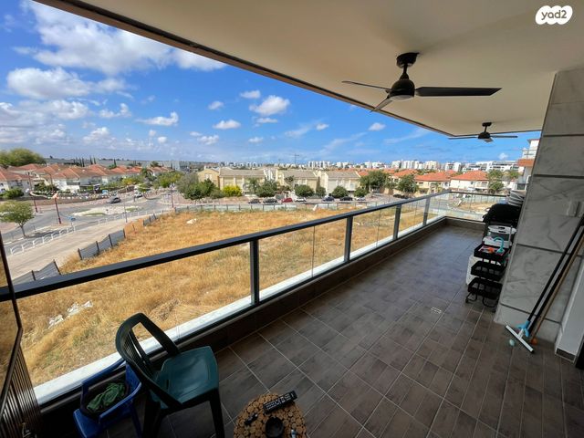 דירה, שיר השירים, גן יבנה מערב, גן יבנה