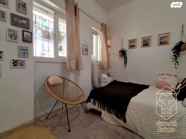 דירה, המדרגות, נחלאות, שערי חסד, ירושלים