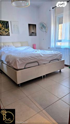 דופלקס, עת הזמיר, מגדים, מעלה אדומים