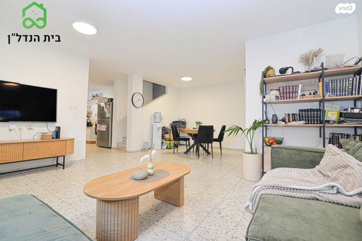 דו משפחתי, הגלעין 8, פרדס חנה כרכור