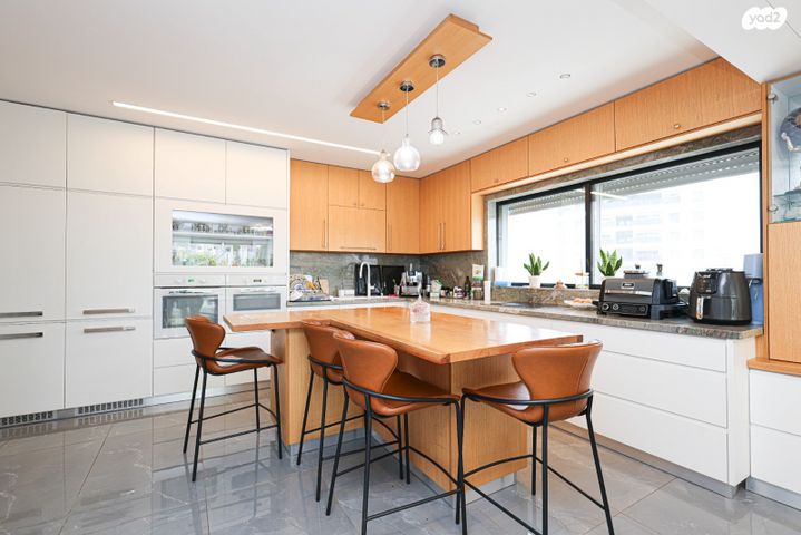 גג/ פנטהאוז, חנה רובינא, הרצליה