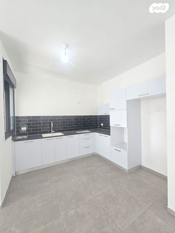 דירה, מור, אור ים, אור עקיבא